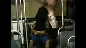 Amigas fazendo sexo no ônibus