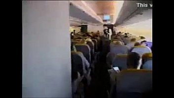 Aeromoças lésbicas come no avião sexo