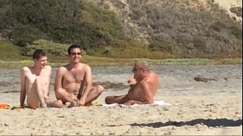 Praia nudismo casais sexo bi