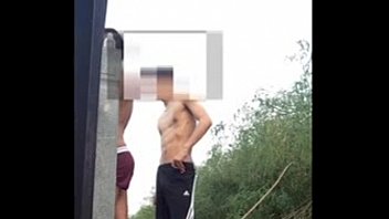 Novinho descobrindo primo gay porno amador