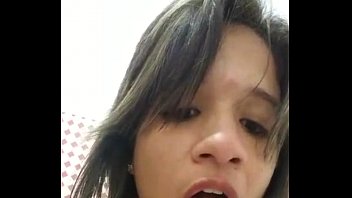 Hermafrodita com os dois sexos se exibimdo na web cam