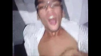 Novinho gay fazendo sexo com coroa peludo