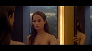 Alicia vikander cena de sexo no filme pássaro do oriente