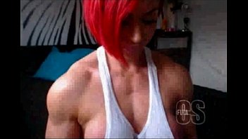 Menina musculosa fazendo sexo