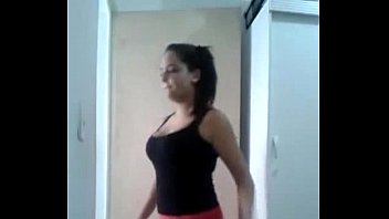Menina de 18 ano dançando funk tirando a roupa porno