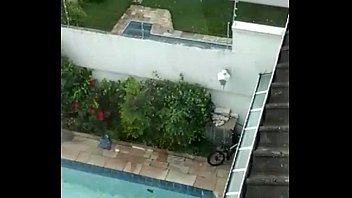 Casal flagra sexo piscina