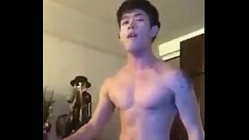 Homem coreano fazendo sexo gay