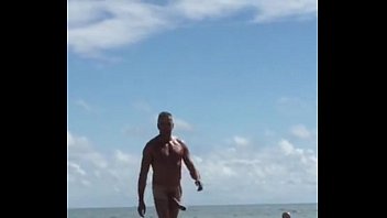 Xvideos gay sexo amador na praia de nudismo