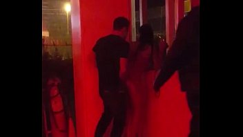 Casal fazendo sexo na rua depois da balada