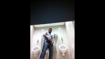 Flagra sexo pegacao de homens na sauna gay