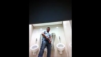 Sexo gay pegação banheiro