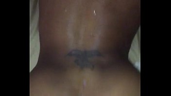 Tatuagem na nuca escrito sexo