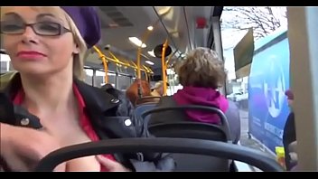 Vovó fazendo sexo dentro do ônibus vídeo