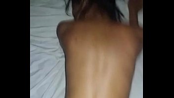 Morena gemendo no sexo anal