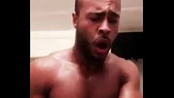 Delicia de macho gay gozando no xvideos