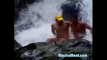 Sexo na cachoeira gay amador xvideos