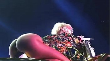 Fotos nua de miley cyrus fazendo sexo oral