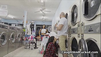 Video de sexo com.neguinha peituda na lavanderia
