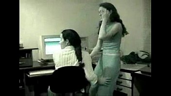 Duas lesbicas pegando aulna nova porno