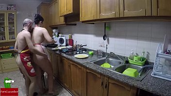 Teen cozinhando sex