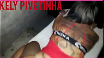 Joaga calcinha de lado sexo