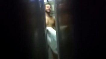 Bolinando homens flagra sexo banheiro