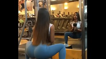 Menina faz sexo na academia