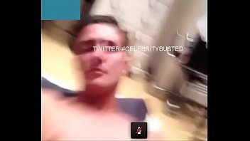 Vaza vídeos de irmão fazendo sexo
