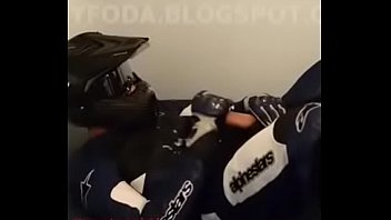 Video de sexo gay motoqueiro gostoso