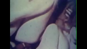 Lésbica fazendo sexo explícito nos anos 70