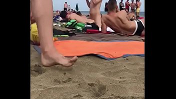 Sexo gay amador flagra na praia caiu no zap