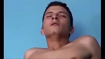 Video sexo gay negao gozando dentro do novinho