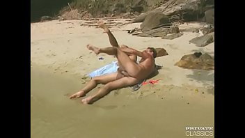 Massagem gaifrend in beach sex