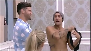 Sexo gay acordando pau duro