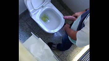 Sexo gay no banheiro de aracaju