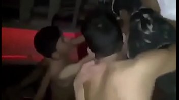 Sexo novinhos pirocudos orgia gay