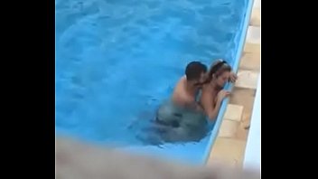 Vidro porno sexo na piscina