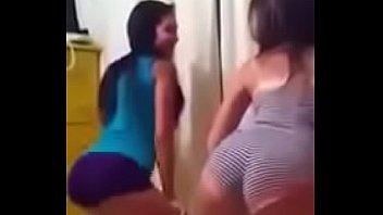 Gostosa dancando pelada e sexo