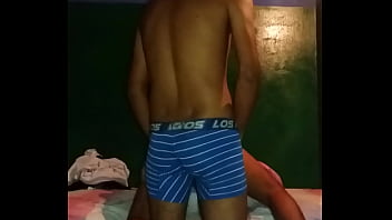 Sexo gay novinho trepando por dinheiro