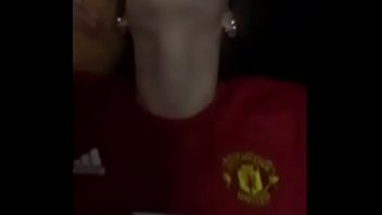 Video porno fraga com torcedora do Manchester United sendo arrombada