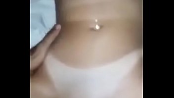 Menina magrinha no pau enorme sexo no video caseiro