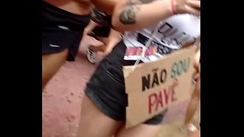 Fraga de sexo no carnaval de rua