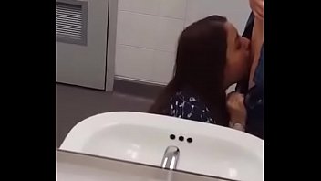 Boy teen sex no banheiro da escola