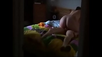 Belo sexo mae e filho junto na cama se acariciano