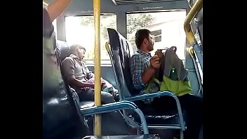 Sexo gay punheta ônibus