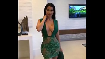 Eliana com vestido sexe