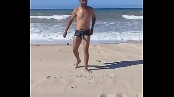 Gay gordo fazendo sexo na praia