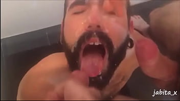 Sexo porno gay oral com gozada na cara