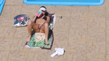 Fodendo gostosa de buquini na piscina xvideos