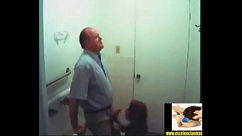 Camera de seguranca flagra funcionarios fazendo sexo